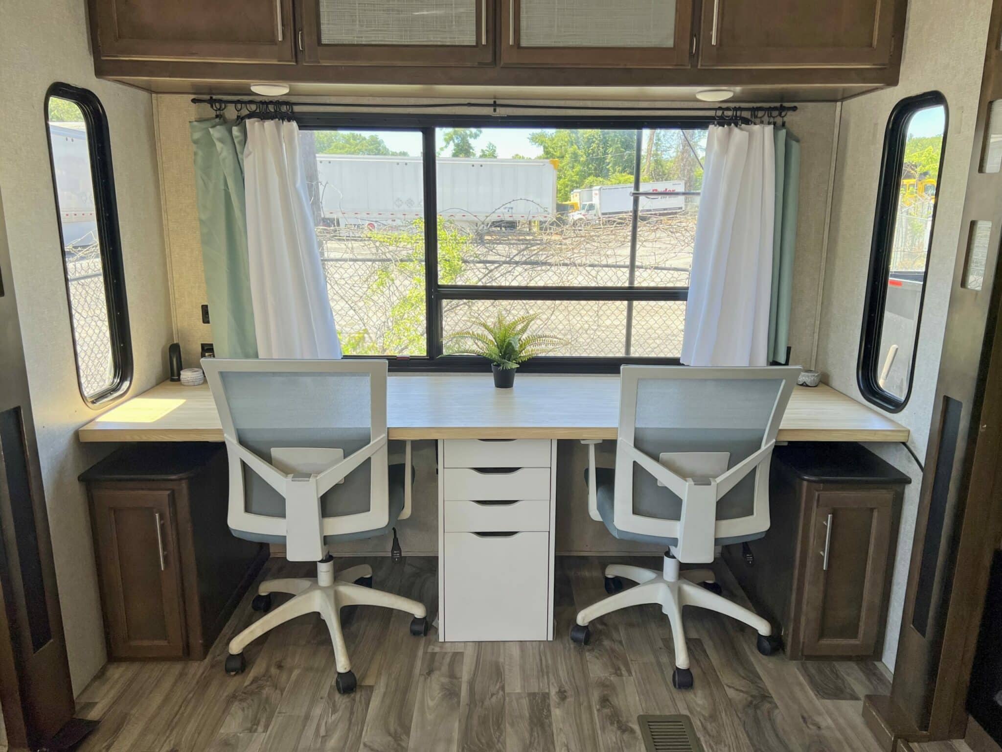 6 RV Dinette/Desk Combinations for Working